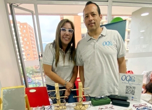 OOPTIV en la feria con estilo personalizado